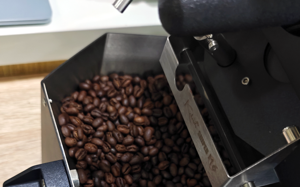 Khun Kong Peaberry dropping